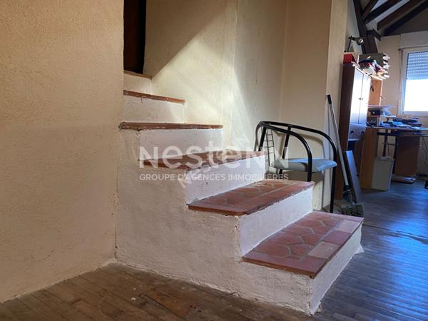 Charmante maison atypique avec grange à Saint-Estèphe, proche de l'étang au calme