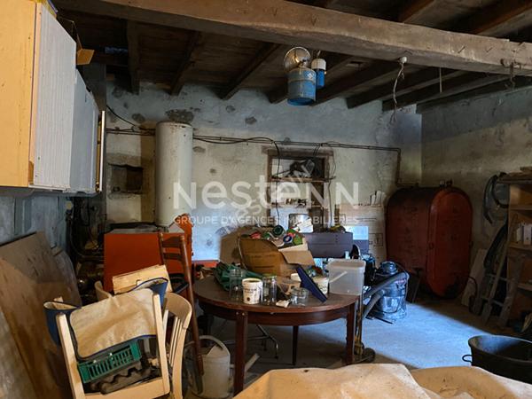 Charmante maison atypique avec grange à Saint-Estèphe, proche de l'étang au calme