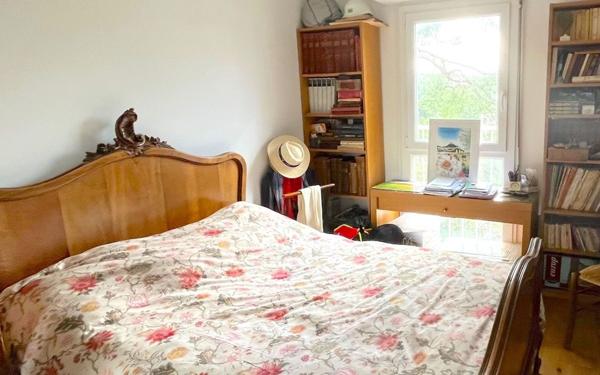 Appartement à vendre    3 pièces • 76,50 m2 Marseille 12