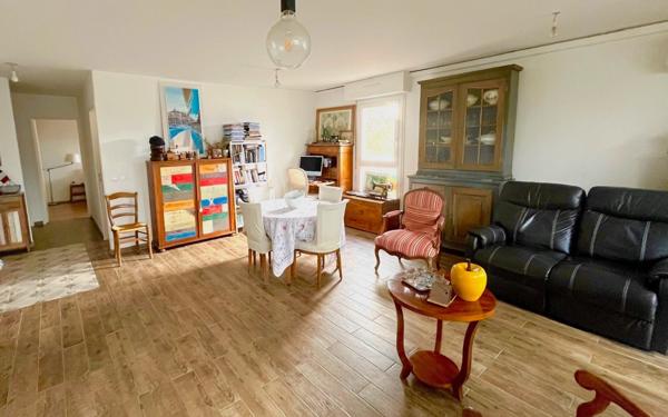 Appartement à vendre    3 pièces • 76,50 m2 Marseille 12