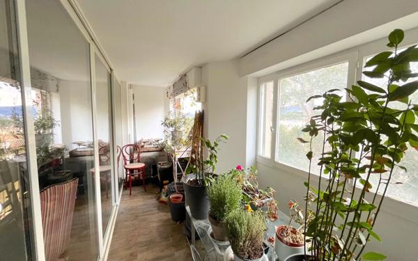Appartement à vendre    3 pièces • 76,50 m2 Marseille 12