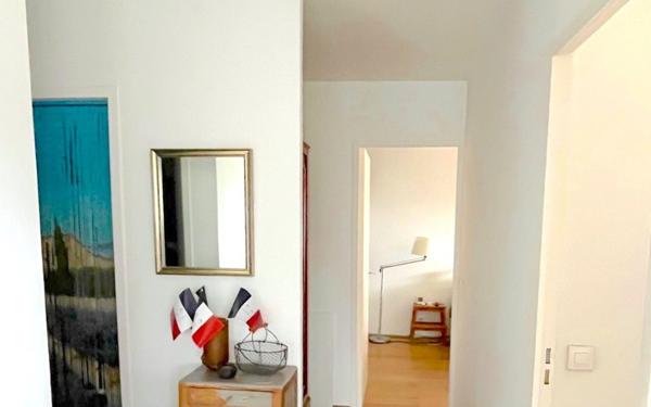 Appartement à vendre    3 pièces • 76,50 m2 Marseille 12