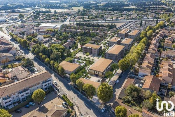 Appartement 3 pièces de 92 m² à Sénas (13560)