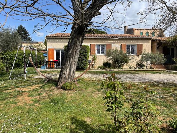 Villa T7 145 m² dont ( 28 m² d'annexe aménagée en studio) sur parcelle de terrain d'env 1100 m²