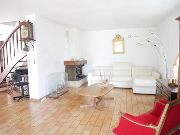 Villa T7 145 m² dont ( 28 m² d'annexe aménagée en studio) sur parcelle de terrain d'env 1100 m²