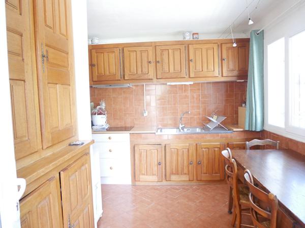 Villa T7 145 m² dont ( 28 m² d'annexe aménagée en studio) sur parcelle de terrain d'env 1100 m²