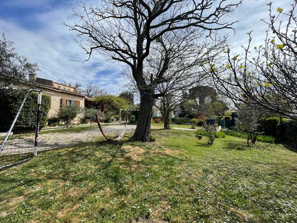 Villa T7 145 m² dont ( 28 m² d'annexe aménagée en studio) sur parcelle de terrain d'env 1100 m²