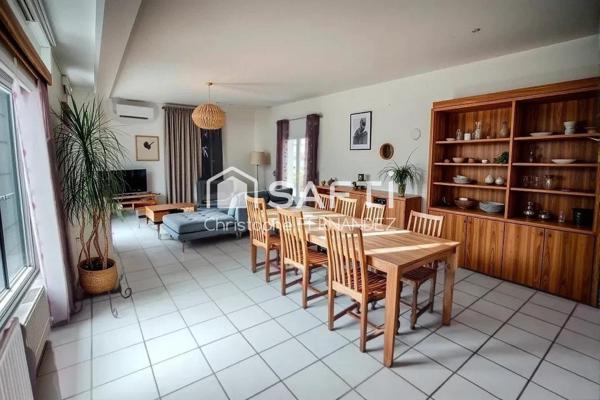 Maison de contemporaine, grand garage de 180m²