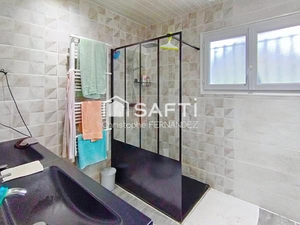 Maison de contemporaine, grand garage de 180m²