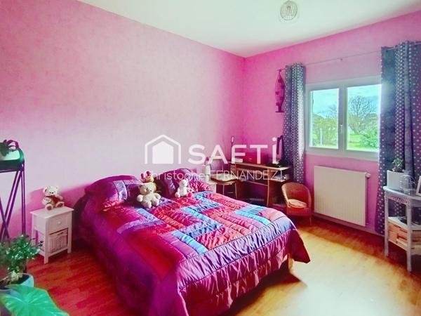 Maison de contemporaine, grand garage de 180m²