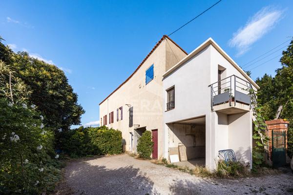 À vendre à Perpignan "Les Jardins Saint Jacques" : Maison 4 faces avec T2 indépendant, garage et jardin