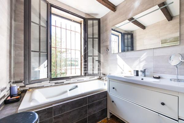 À vendre à Perpignan "Les Jardins Saint Jacques" : Maison 4 faces avec T2 indépendant, garage et jardin