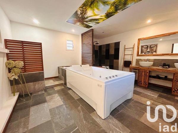 Maison à vendre 8 pièces 196 m² L'Étang-Salé