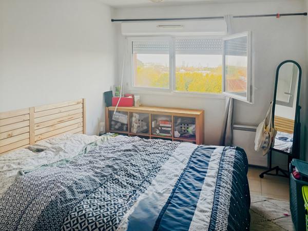 A vendre Appartement T3  duplex Begles 70 m² avec balcon. Vendu loué