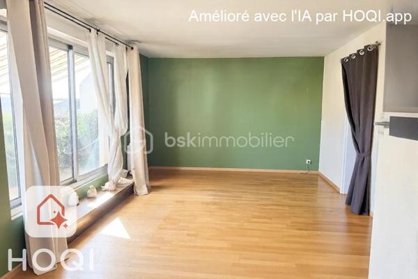 Venez découvrir cet appartement de 58,54 m² Carrez (72 m² au sol) faisant partie d’une petite copropriété de 6 logements.
Vendu libre de toute occupation, sans travaux à prévoir.

Le bien bénéficie d’une configuration modulable :
Configuration actuelle :
•	Un beau séjour lumineux agrandi grâce à l’ouverture d’une ancienne chambre, offrant une superficie de 28,14m² Carrez (33m² au sol)
•	Une chambre indépendante de 8,62 m² Carrez (14 m² au sol)
•	Une cuisine équipée
•	Une salle de bains
•	Des WC séparés avec point d’eau

Configuration d’origine possible :
La cloison d’origine étant conservée, il est possible de recréer facilement la deuxième chambre afin de retrouver la configuration initiale avec :
•	Un séjour de 17,54 m² Carrez
•	Une chambre de 10,60 m² Carrez (16 m² au sol)
•	Une chambre de 8,62 m² Carrez (14 m² au sol)

Le bien comprend également un balcon, une cave ainsi qu’une place de stationnement privative dans la cour à l’arrière de l’immeuble.
La copropriété dispose d’un jardin commun en bord de Bruche, offrant un cadre agréable avec une absence de vis-à-vis. L’immeuble est situé dans une rue peu passante, tout en restant proche des commerces, transports et commodités.

DPE : D – B. 
Compteurs d’eau et d’électricité individuels. Chauffage électrique. Immeuble raccordé à la fibre. Copropriété calme et bien entretenue. Nombreux espaces de rangement fonctionnels.