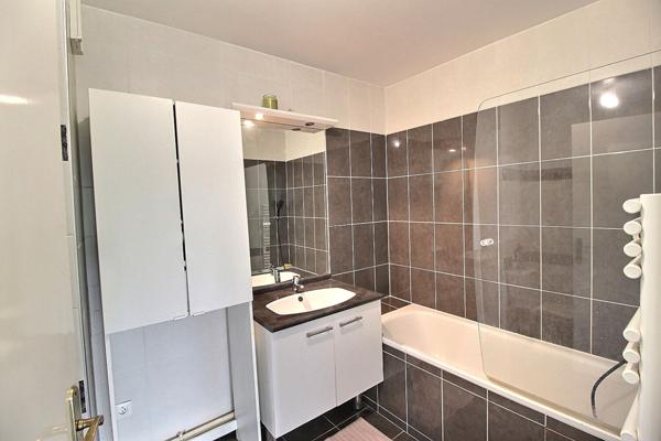 MASSY ATLANTIS Appartement Massy 4 pièce(s) 80.18 m2, terrasse et double parking en sous-sol