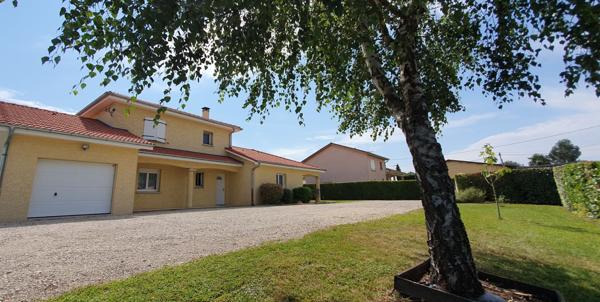 Maison coup de coeur à vendre à Vandeins - 4 chambres, grand terrain, calme assuré !