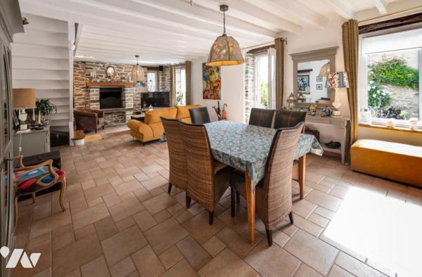 TOURLAVILLE -Maison en pierre de pays avec dépendances