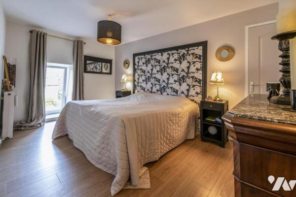 TOURLAVILLE -Maison en pierre de pays avec dépendances