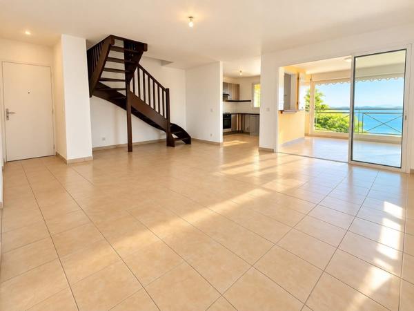 A VENDRE trés beau Duplex avec vue mer à PETIT BOURG