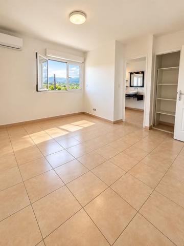 A VENDRE trés beau Duplex avec vue mer à PETIT BOURG