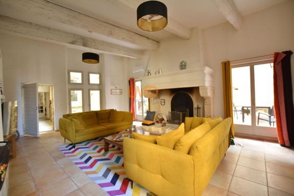 Demeure de charme au coeur de Sommières, Garage, jardinet, terrasse