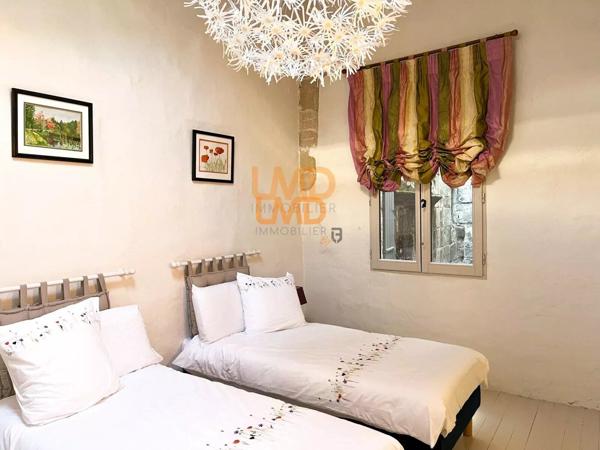 Demeure de charme au coeur de Sommières, Garage, jardinet, terrasse