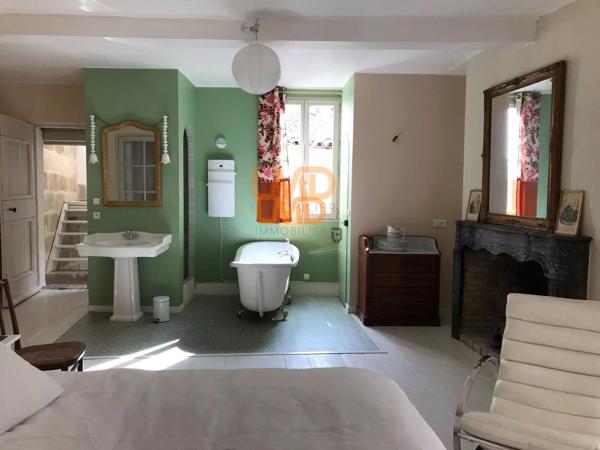 Demeure de charme au coeur de Sommières, Garage, jardinet, terrasse