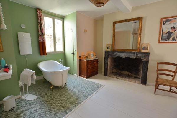 Demeure de charme au coeur de Sommières, Garage, jardinet, terrasse