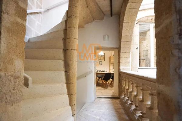 Demeure de charme au coeur de Sommières, Garage, jardinet, terrasse