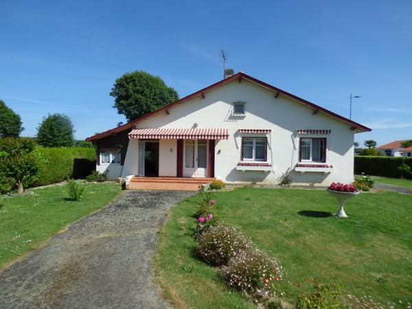 Maison plain pied de 100 m², 2 chambres, garage, terrain de 1450 m²