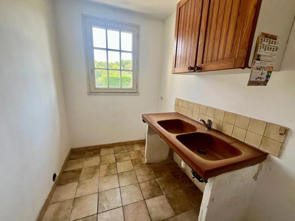 DOIX LES FONTAINES 85200 AGREABLE MAISON SEMI PLAIN PIED 3 CHAMBRES AVEC ANNEXES ET JARDIN 1500M² CLOS