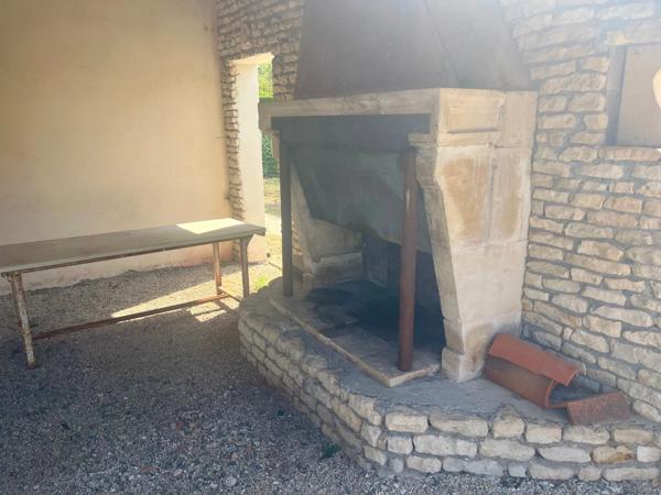 DOIX LES FONTAINES 85200 AGREABLE MAISON SEMI PLAIN PIED 3 CHAMBRES AVEC ANNEXES ET JARDIN 1500M² CLOS