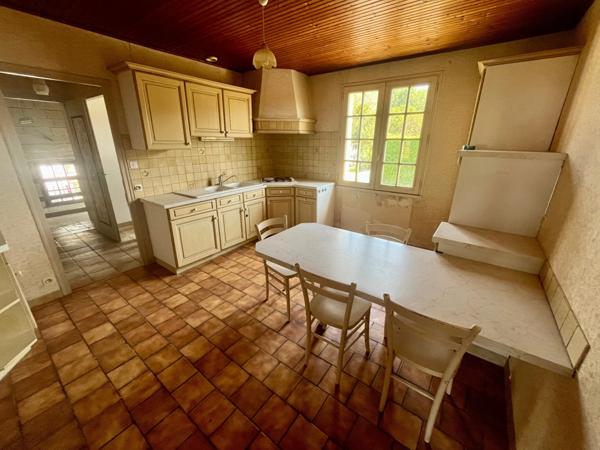 DOIX LES FONTAINES 85200 AGREABLE MAISON SEMI PLAIN PIED 3 CHAMBRES AVEC ANNEXES ET JARDIN 1500M² CLOS