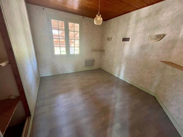 DOIX LES FONTAINES 85200 AGREABLE MAISON SEMI PLAIN PIED 3 CHAMBRES AVEC ANNEXES ET JARDIN 1500M² CLOS