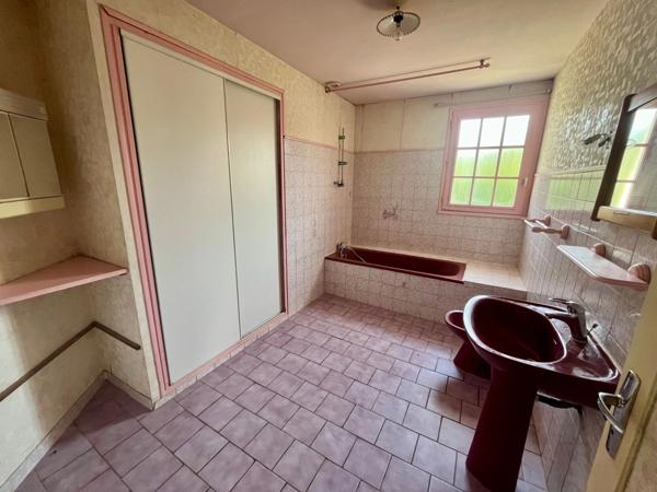 DOIX LES FONTAINES 85200 AGREABLE MAISON SEMI PLAIN PIED 3 CHAMBRES AVEC ANNEXES ET JARDIN 1500M² CLOS