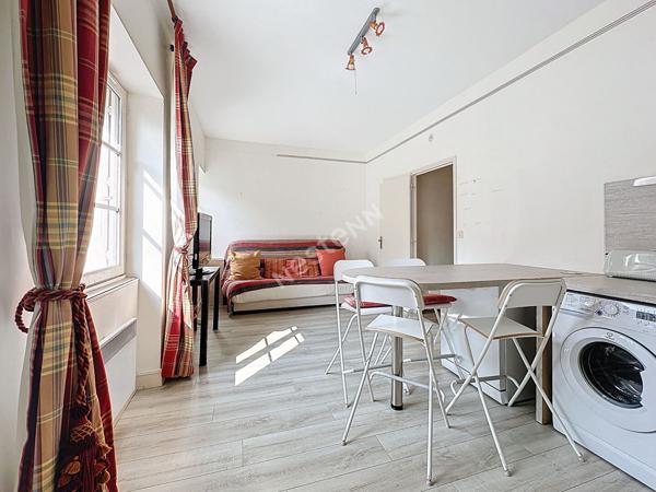 QUARTIER CATHÉDRALE, Appartement de type 2 - DERNIER ÉTAGE d'une charmante copropriété