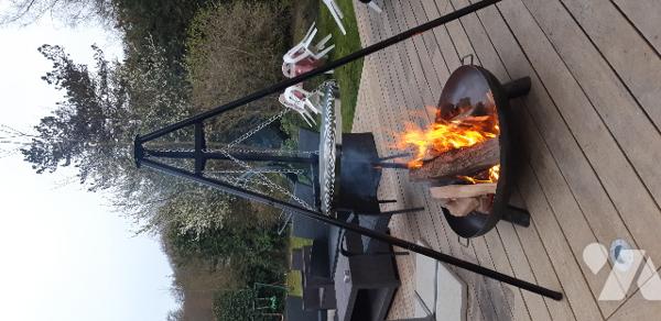 Elégante maison de 226m² –9 pièces dont 7 chambres-2 salles d'eau et 1 salle de bain–Sous-sol-jardin