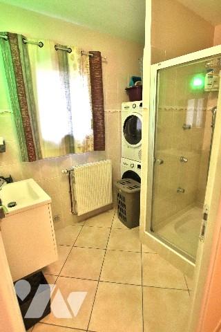 Elégante maison de 226m² –9 pièces dont 7 chambres-2 salles d'eau et 1 salle de bain–Sous-sol-jardin