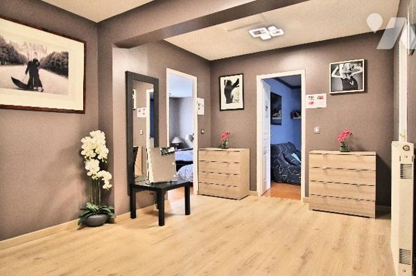 Elégante maison de 226m² –9 pièces dont 7 chambres-2 salles d'eau et 1 salle de bain–Sous-sol-jardin