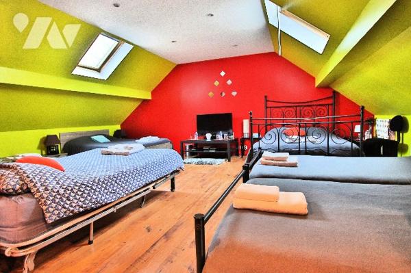 Elégante maison de 226m² –9 pièces dont 7 chambres-2 salles d'eau et 1 salle de bain–Sous-sol-jardin