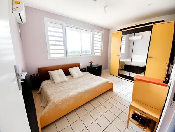 Appartement esprit maison de ville à vendre 4 pièces, 3 à 4 chambres PETIT BOURG (971)