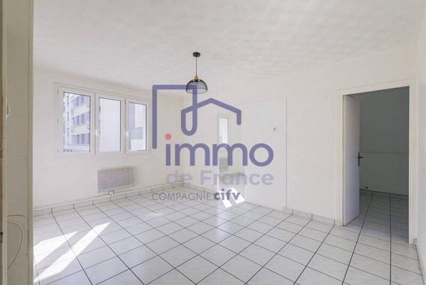 Appartement 4 pièces                                        - 38400 Saint-Martin-d'Hères Réf : 21755