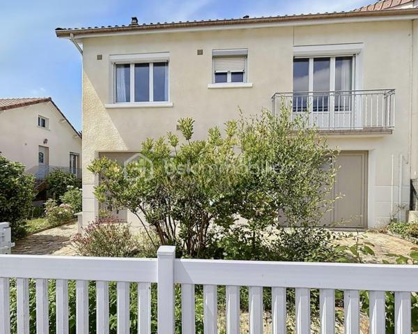 Maison de 1968, mitoyenne d'un côté, au calme sur la commune de Feytiat, proche de tous les commerces.