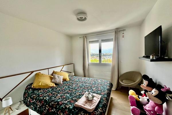 69009 - LYON - APPARTEMENT DE 3 PIECES - PARKING - BALCON - VUE DEGAGEE