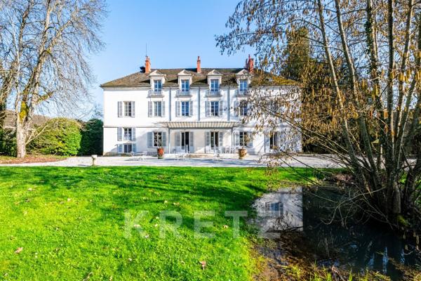 Domaine historique de 4,34 ha avec parc, piscine et dépendances - Bourgogne, proche Beaune