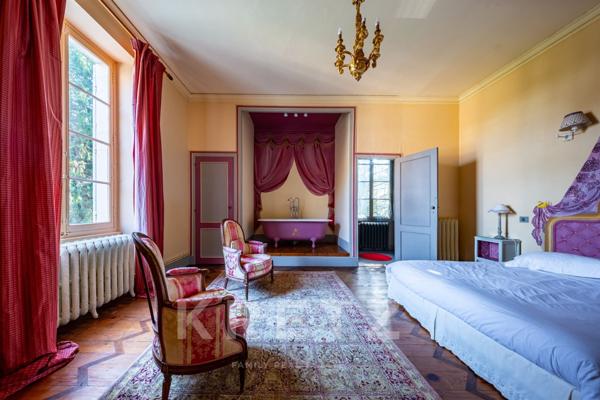 Domaine historique de 4,34 ha avec parc, piscine et dépendances - Bourgogne, proche Beaune