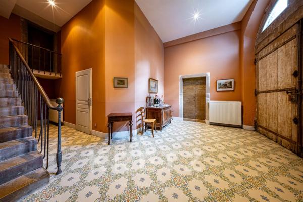Domaine historique de 4,34 ha avec parc, piscine et dépendances - Bourgogne, proche Beaune