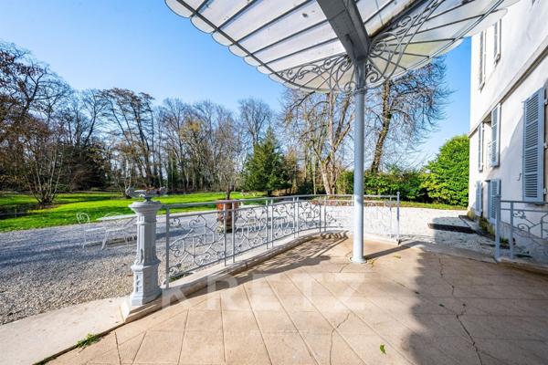 Domaine historique de 4,34 ha avec parc, piscine et dépendances - Bourgogne, proche Beaune