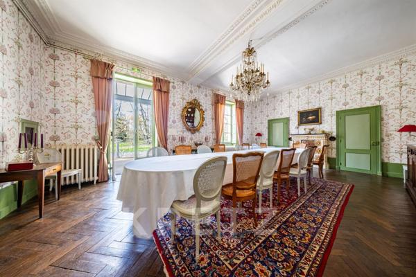 Domaine historique de 4,34 ha avec parc, piscine et dépendances - Bourgogne, proche Beaune